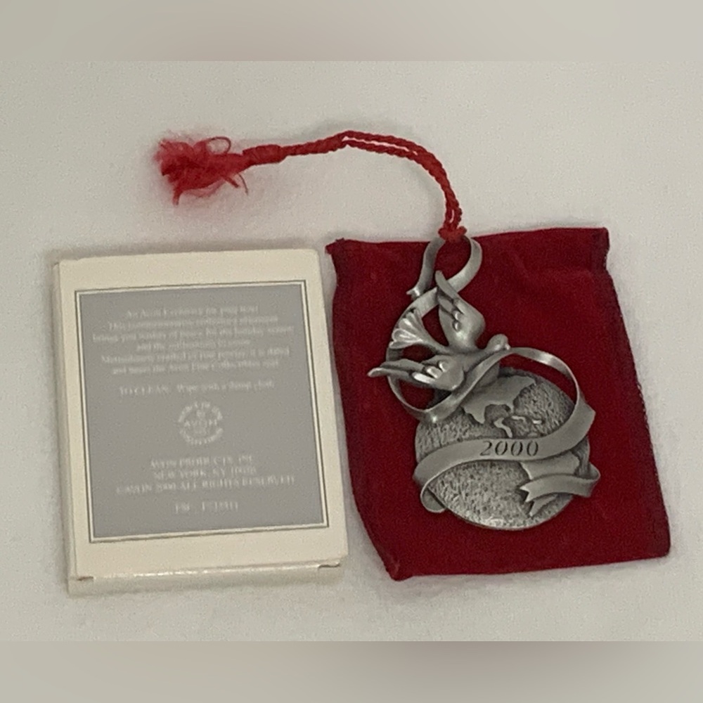 AVON FINE COLLECTIBLES 2000 PEWTER ORNAMENT - “PEACEFUL MILLENIUM”